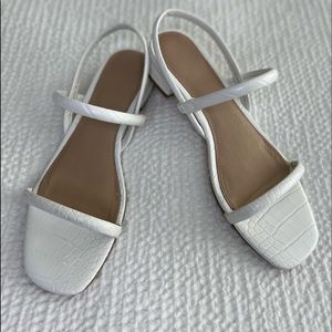 ALDO WHITE SANDAL WITH 1 INCH HEELS SIZE 7.5 with box